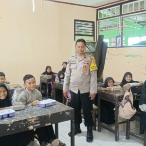Polisi Kawal Program Makanan Bergizi Gratis di Lombok Barat