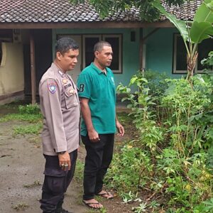 Bhabinkamtibmas Dorong Pemanfaatan Pekarangan Rumah di Lombok Barat