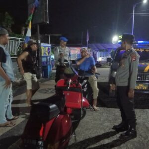 Patroli Malam Polsek Kuripan Cegah Gangguan Kamtibmas di Lombok Barat