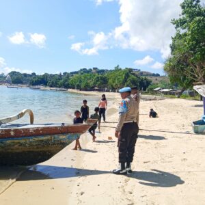 Keamanan Wisata Pantai Elak-Elak Meningkat dengan Patroli Rutin