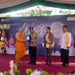 Waisak 2025 di Lombok Barat: Harmoni dalam Pengamanan Polri