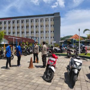 Tingkatkan Keamanan, Polsek Gerung Lakukan Patroli di Objek Vital
