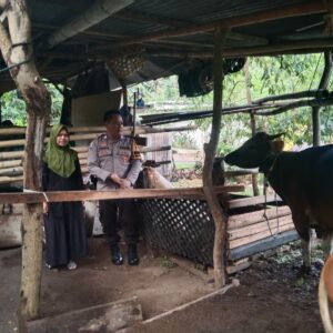 Bhabinkamtibmas Batulayar Barat Ajak Warga Manfaatkan Pekarangan