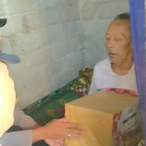 Polsek Kediri Tebar Kepedulian di Ombae Sambut Hari Bhayangkara 2025