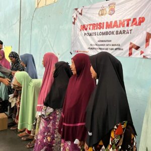 20 Paket Sembako Disalurkan Polres Lobar untuk Lansia di Kediri