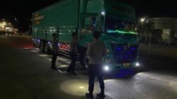 KMP Surya 777 Tiba di Lembar, Polisi Pastikan Proses Bongkaran Aman