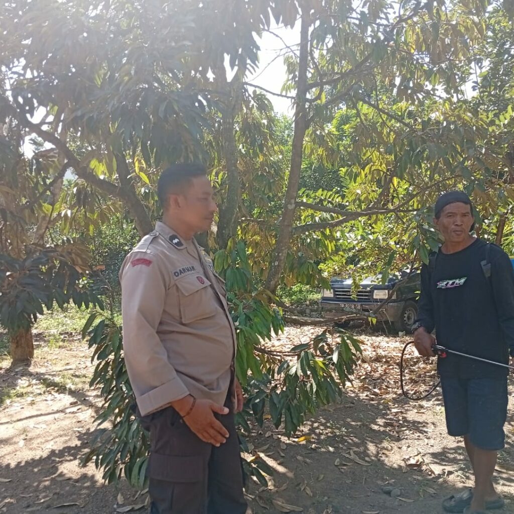 Bhabinkamtibmas Merembu Buka Akses Tani, Warga Antusias Bergotong Royong