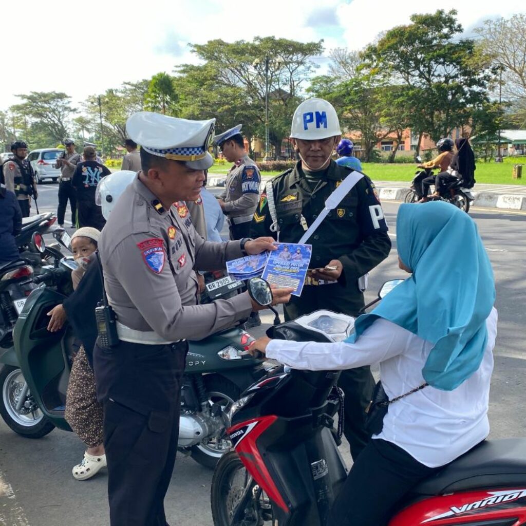 Edukasi dan Teguran Persuasif Warnai Operasi Patuh di Timur Bundaran GMS, Lombok Barat