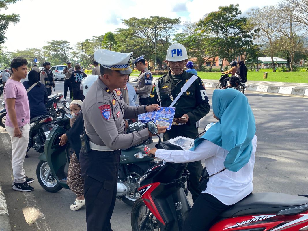 Edukasi dan Teguran Persuasif Warnai Operasi Patuh di Timur Bundaran GMS, Lombok Barat