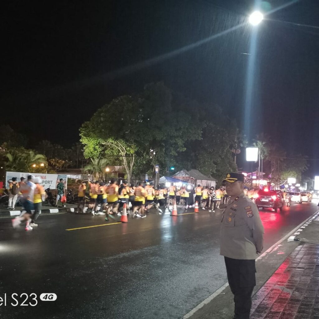 Pariwisata Senggigi Diperkuat Lewat Event Lari Malam Berkelas