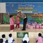 Edukasi Rambu dan Helm: Polres Lombok Barat Tanamkan Tertib Lalu Lintas Sejak Dini