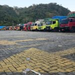 Antrean Kendaraan di Pelabuhan Gilimas Terpantau Tertib dan Aman