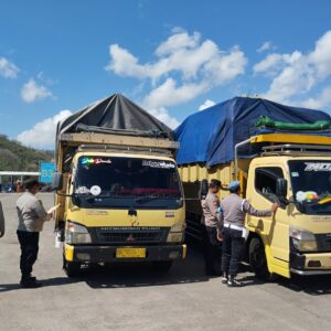 Pengamanan Ketat di Pelabuhan Lembar: Polsek Kawasan Awasi Bongkaran KMP Nawasena