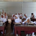 Ratusan Siswa di Sekotong Barat Nikmati Penyaluran Perdana Program Makan Bergizi Gratis