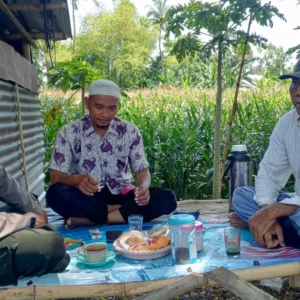 Polisi Ajak Warga Kuripan Wujudkan Desa Tahan Pangan dan Aman