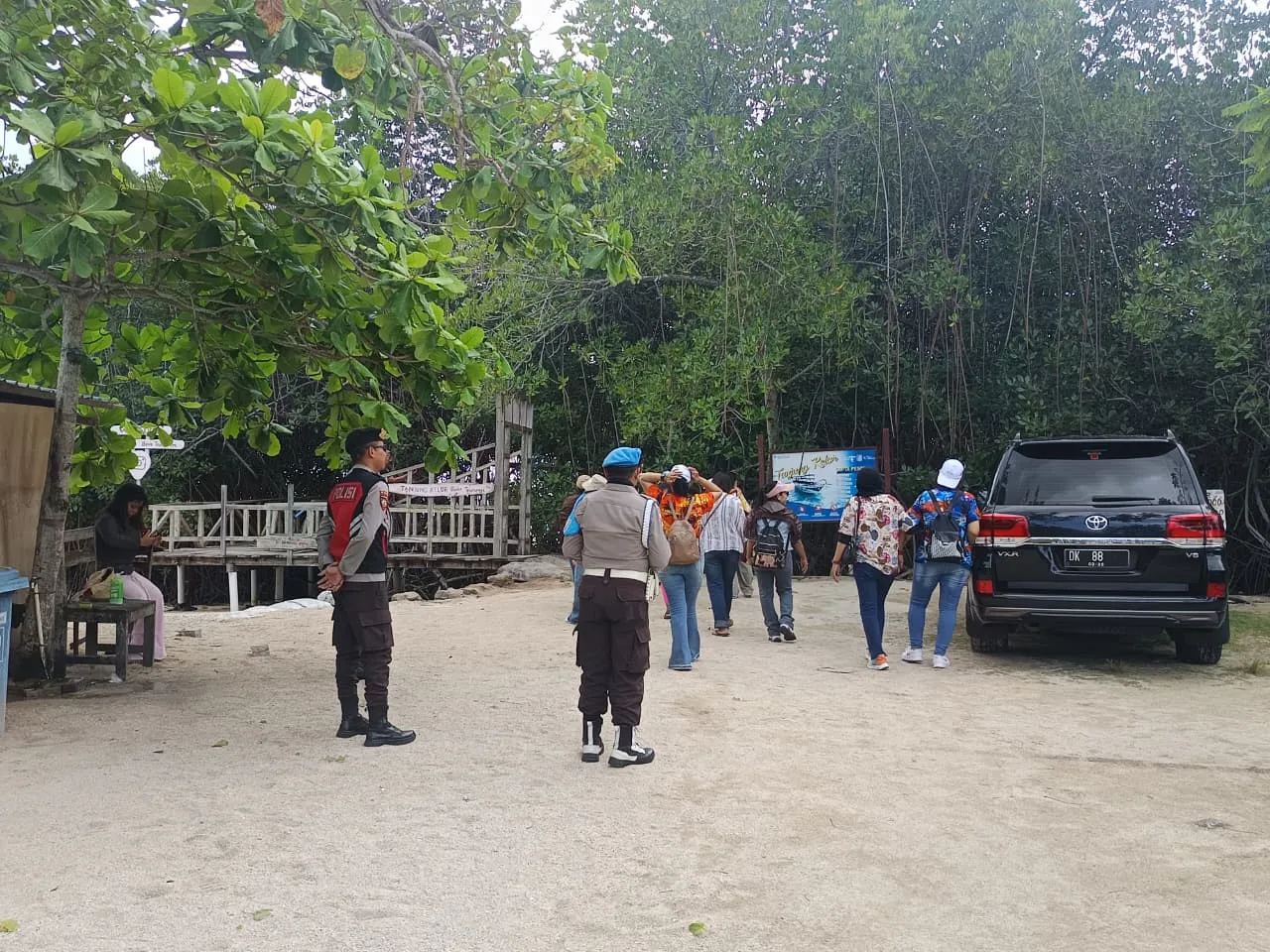 Pendekatan Humanis Polsek Sekotong Jaga Rasa Aman di Kawasan Wisata