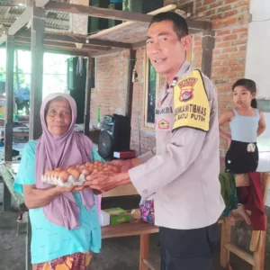 Aksi Hangat Bhabinkamtibmas Sekotong, Bantu Warga Lewat Program Nutrisi Mantap