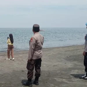 Liburan Aman di Pantai Cemare, Berkat Patroli Polsek Lembar
