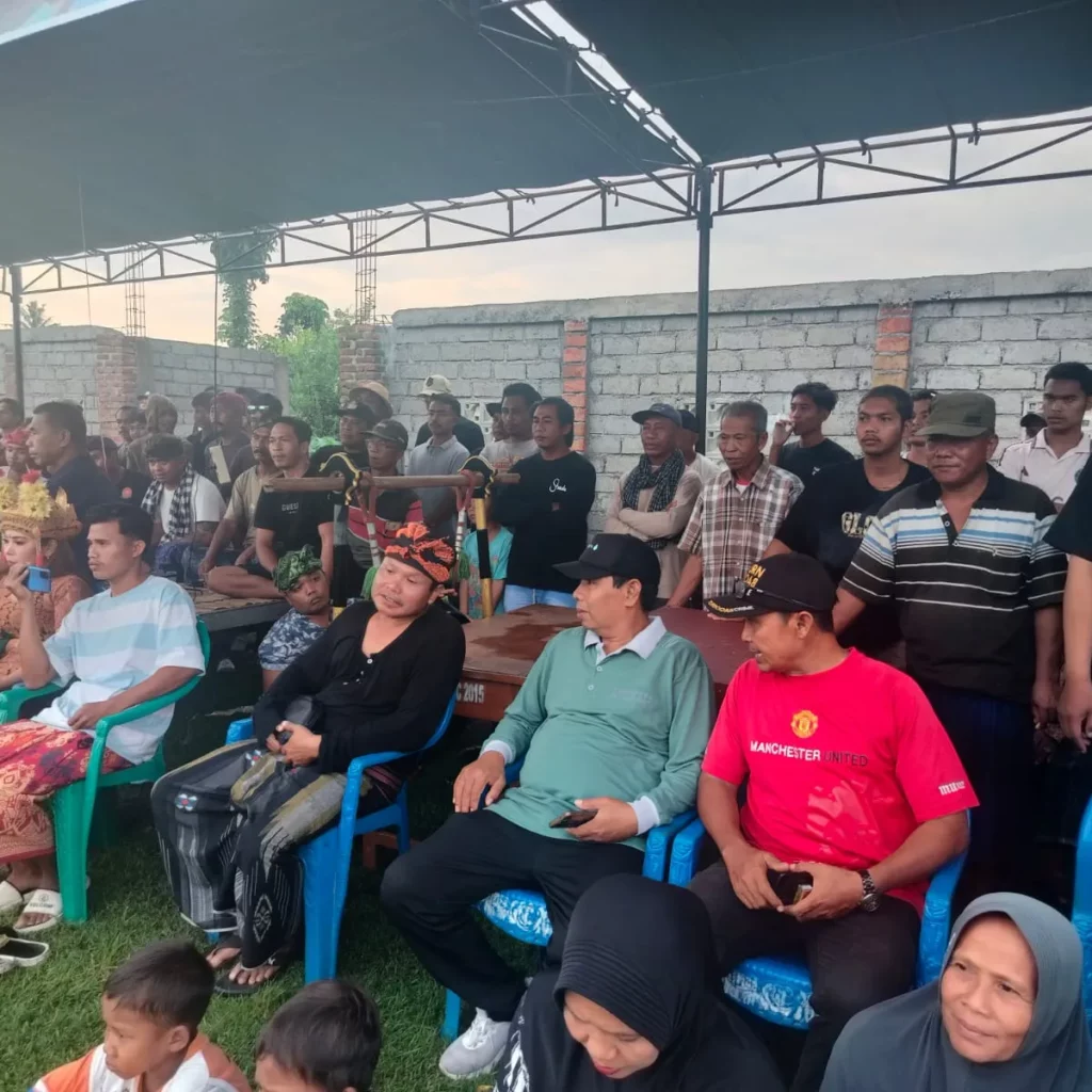 Sinergi Polri dan Warga Sukseskan Peresean HUT Desa Kuripan Timur