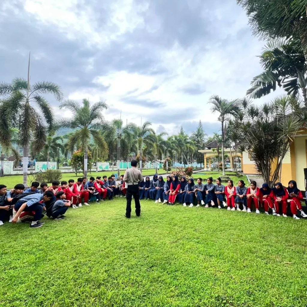 PKS SMPN 1 Lembar Jadi Teladan Keselamatan Berlalu Lintas di Lombok Barat