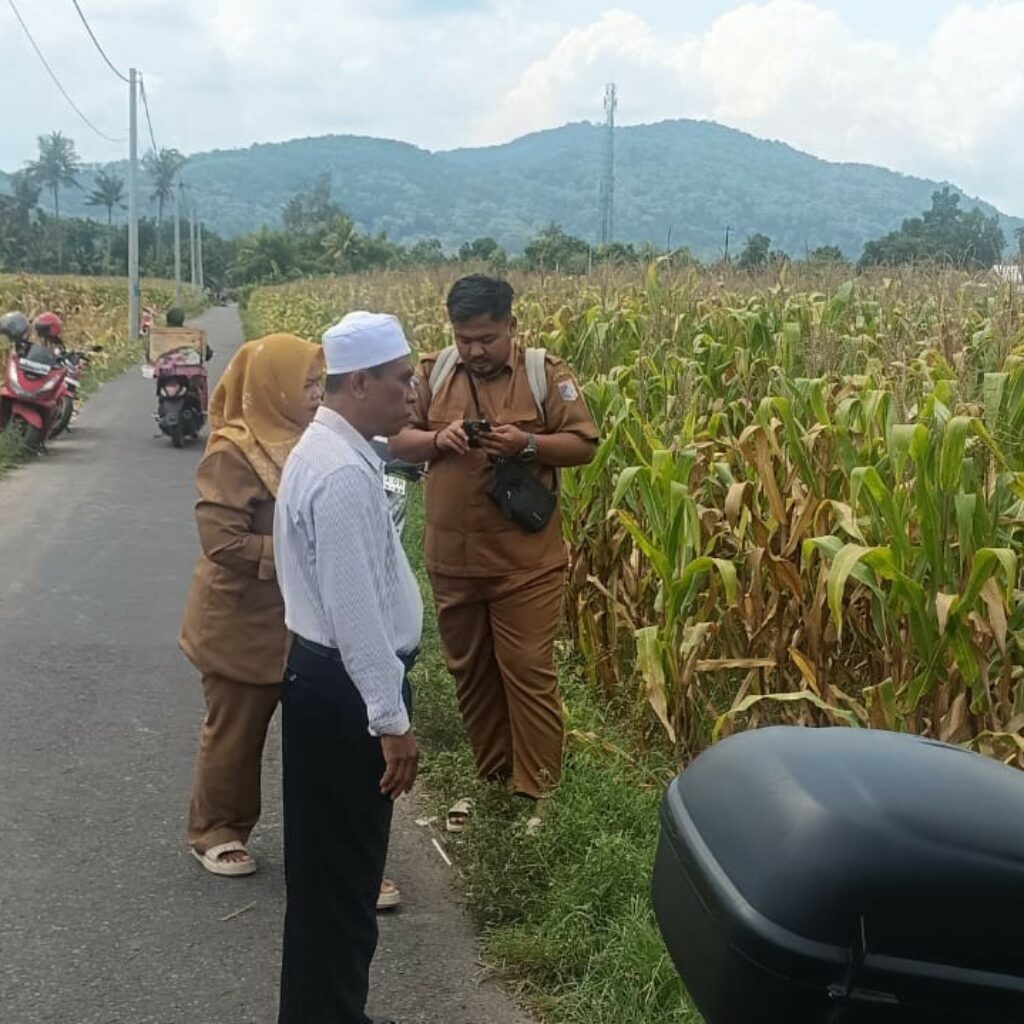 Polsek Gerung Turun ke Sawah, Bukti Nyata Dukung Ketahanan Pangan