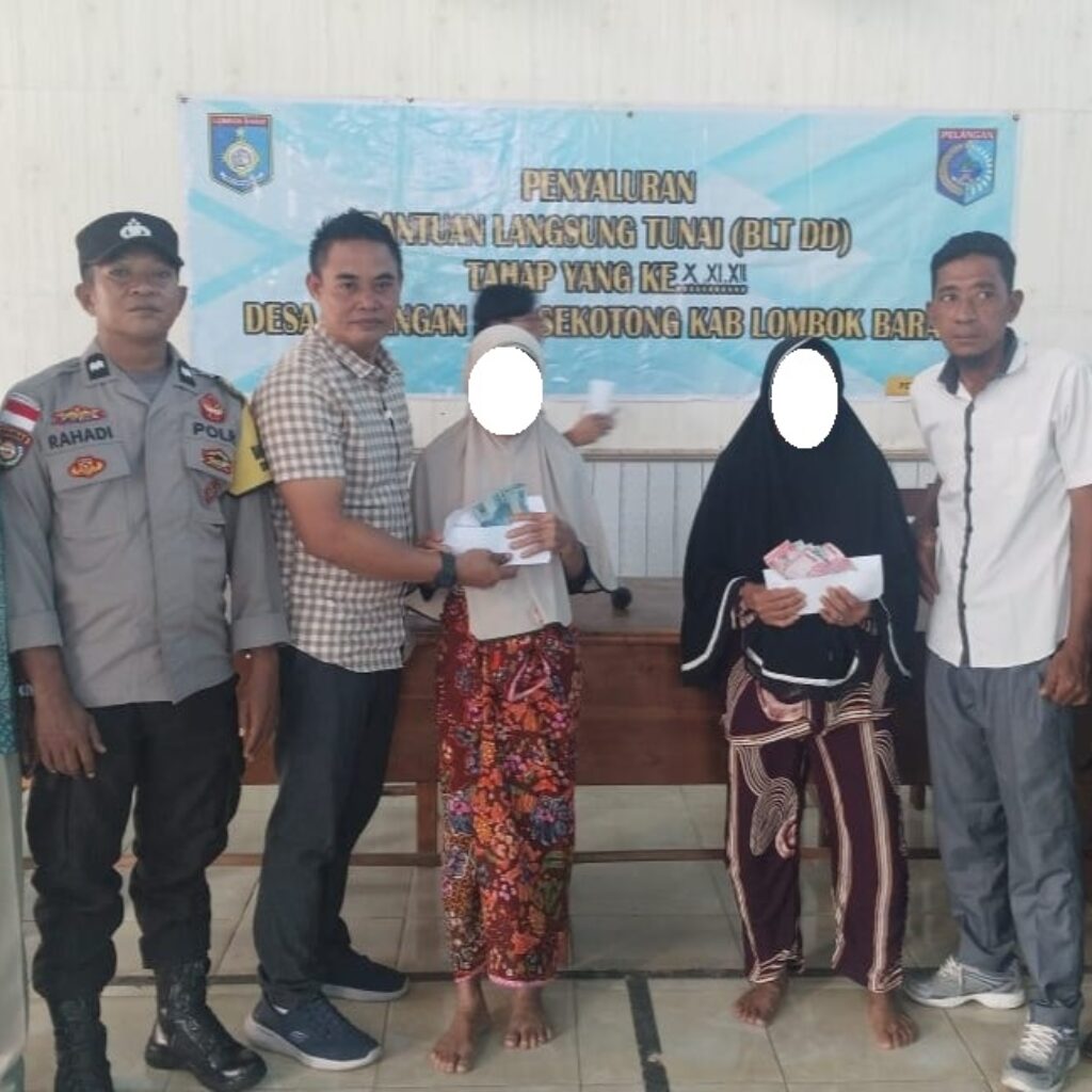 Amankan BLT DD Pelangan, Polisi Sekotong Ajak Warga Jaga Kamtibmas